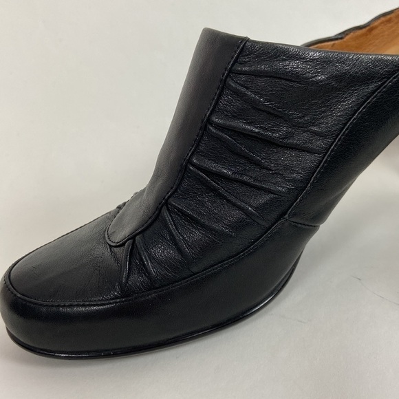 Sofft Leather Ruched Black Slip On Mules Closed Toe Heels Open Back Pumps - Picture 2 of 16
